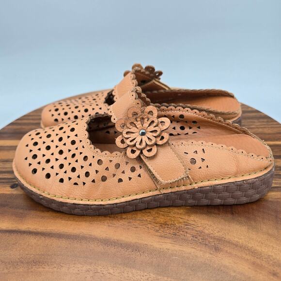 L'artiste Spring Step Shoes Womens 7.5 Tan Leather Mary Jane Perforated Mules - Picture 3 of 8